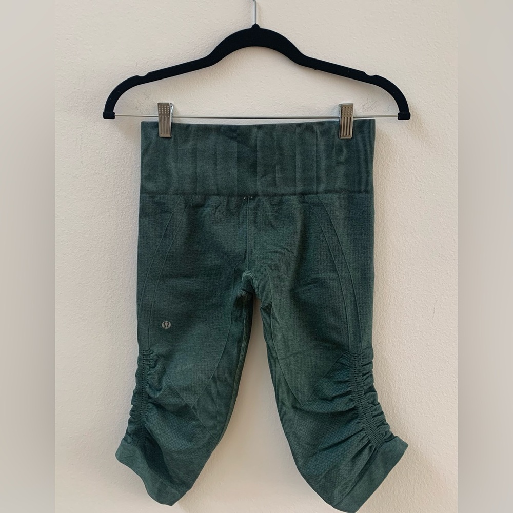 SZ 4 Lululemon Green Wunder Under 
Capri Length
